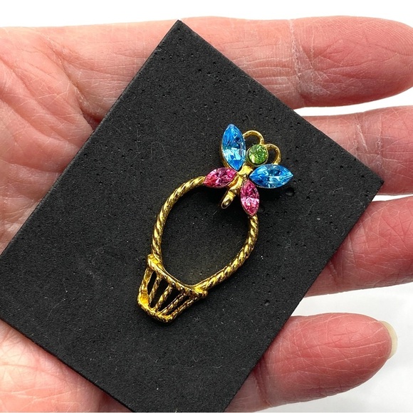 Butterfly Basket Vintage Rhinestone Gold Tone Butterfly Lapel Hat Pin - Picture 2 of 4